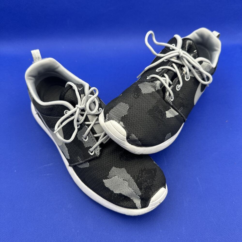 Nike Shoes Women's Size 9.5 Roshe One Jacquard Print‎ 845009-001 Gray Black READ
